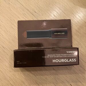 Hourglass Vanish Seamless Finishing Foundation Stick - NIB